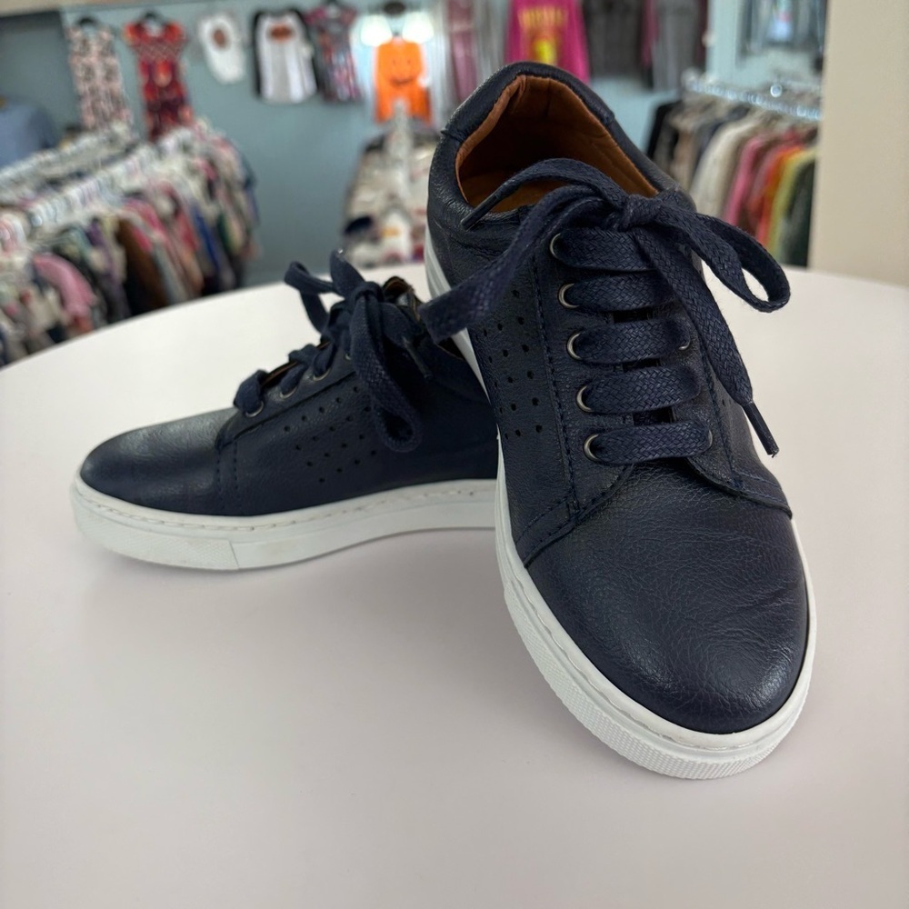 Vince Camuto Boys Grafte Perforated Sneaker Navy Blue Size 12